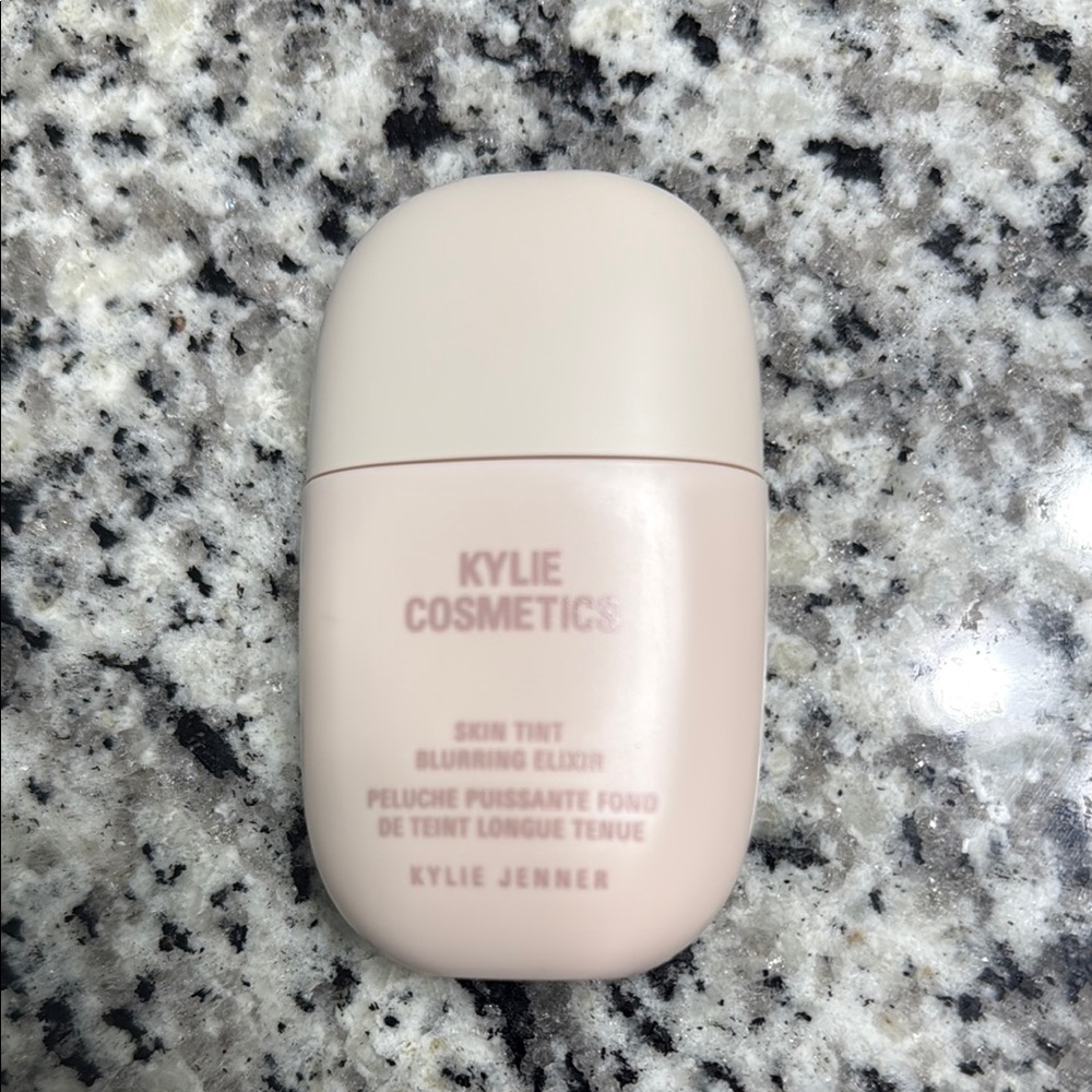 USED ONCE - Kylie Cosmetics Skin Tint in 3wn
